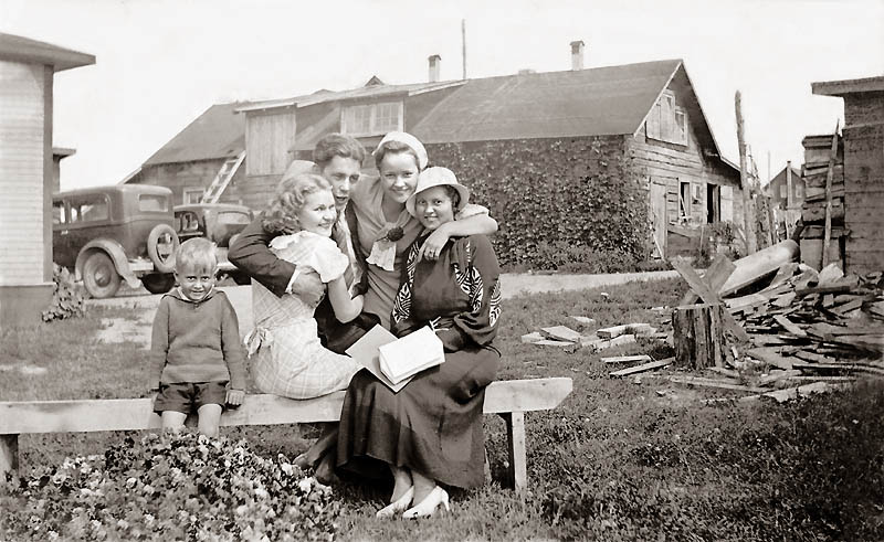 1930's Matthews/Piesanen family reunion after enhancement